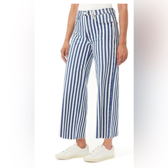 Kensie High Waist Raw Hem Wide Leg Jeans (Waist 28”Rise 10.5”Inseam 32”) - Picture 5 of 9